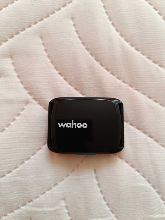 Wahoo TICKR FIT – optyczny czujnik tętna ANT+ / Bluetooth + ładowarka