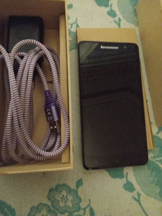 Смартфон леново.