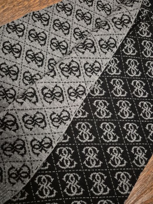 Guess oryginalny damski szalik