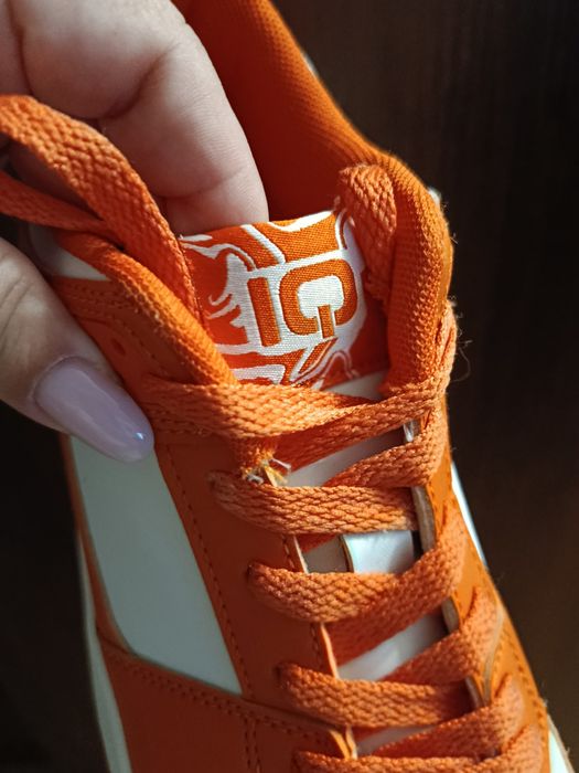 Жіночі кросівки 40 розміру