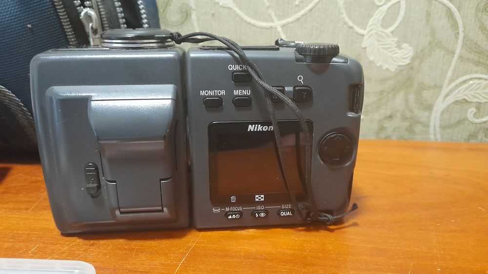 продам фотоаппарат nikon Coolpix 995