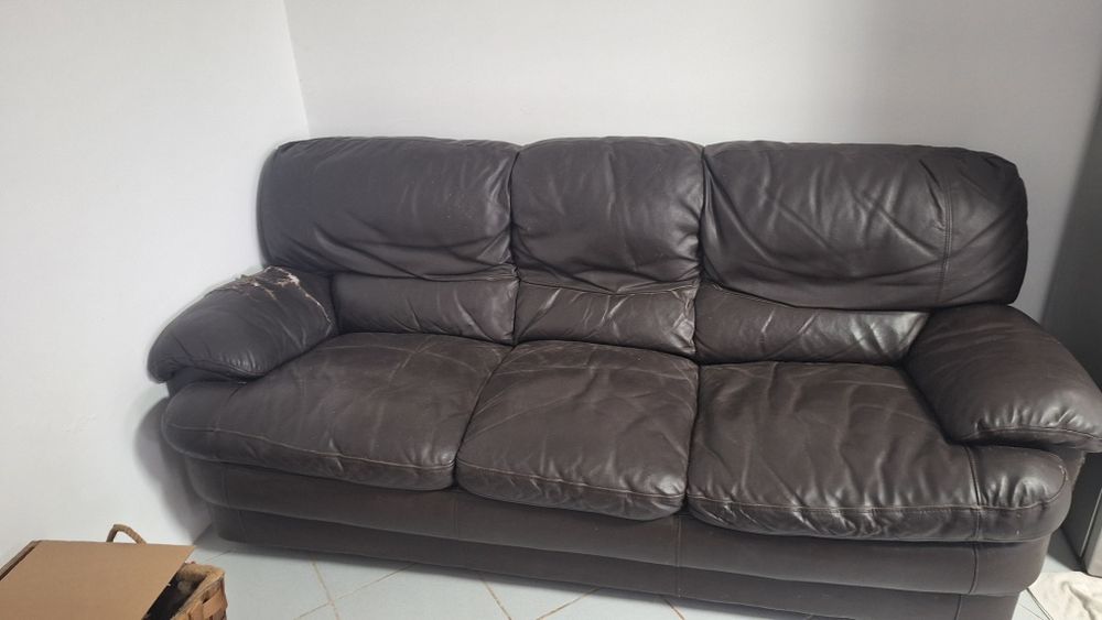 Sofá três lugares