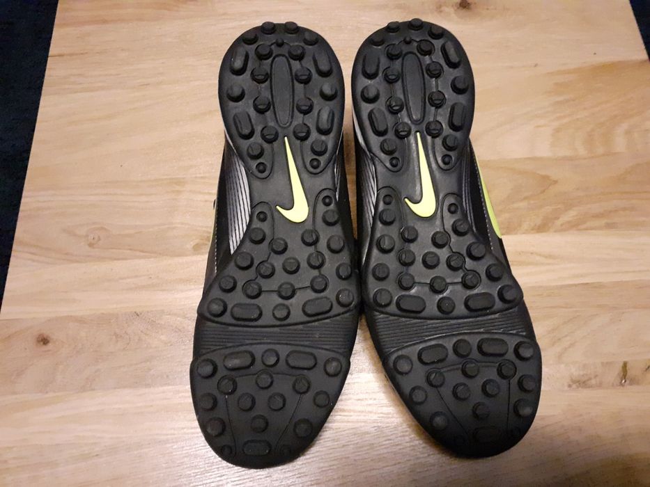 Nike buty piłkarskie młodzieżowe rozm 38,5 NOWE