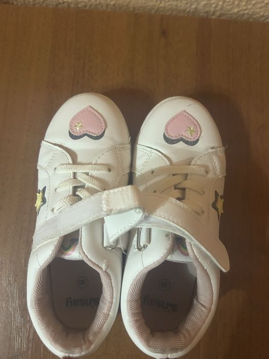 Кросівки на дівчинку