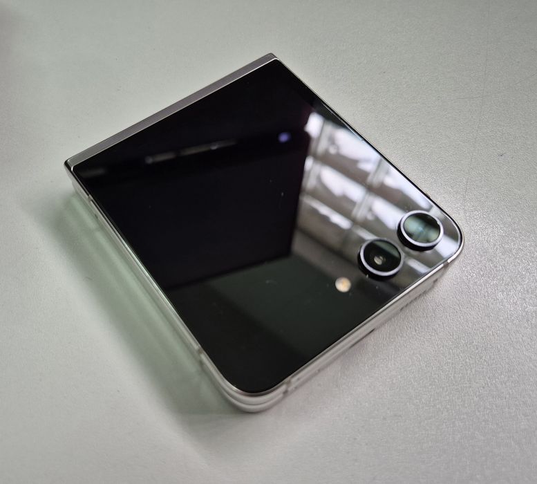 Samsung Galaxy Z Flip 5 - 256Gb | 8Gb