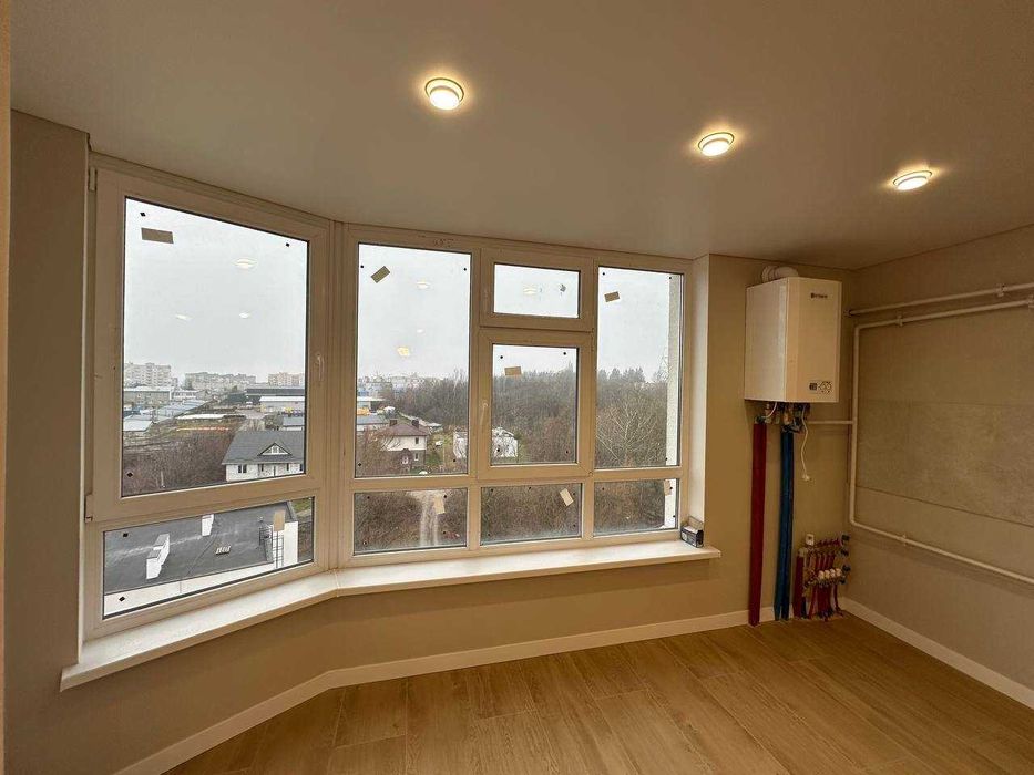 Хороша двокімнатна квартира на Виставці. Свіжий ремонт.