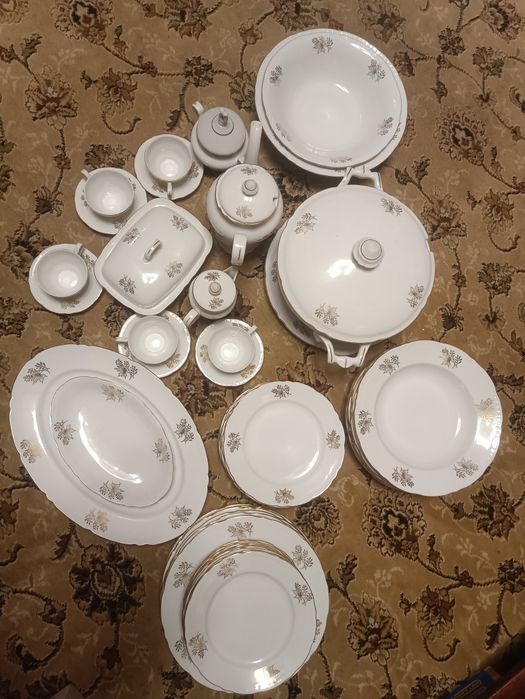 Сервиз столовый,сервиз кофейный.Чехословакия
