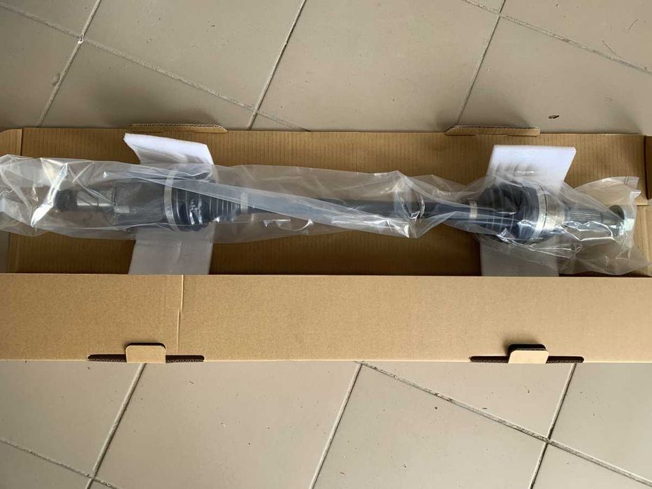 Привід піввісь передня права/ ліва Tesla Model 3 1044119-00-D
