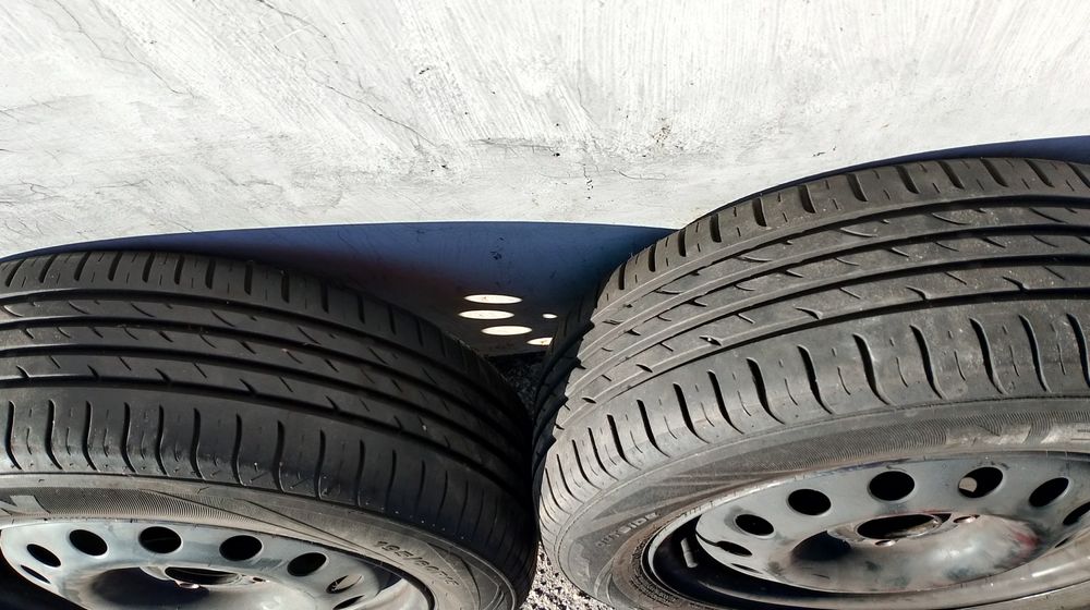 Продам идеальную пару колёс 195/60R15, на дисках Форд, лето