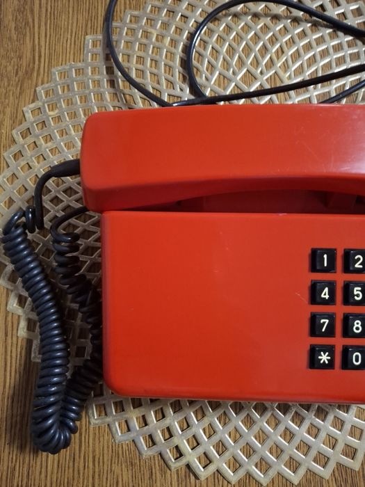 Kultowy Telefon PRL Tulipan RWT Telkom – Czerwony Vintage Design 1978