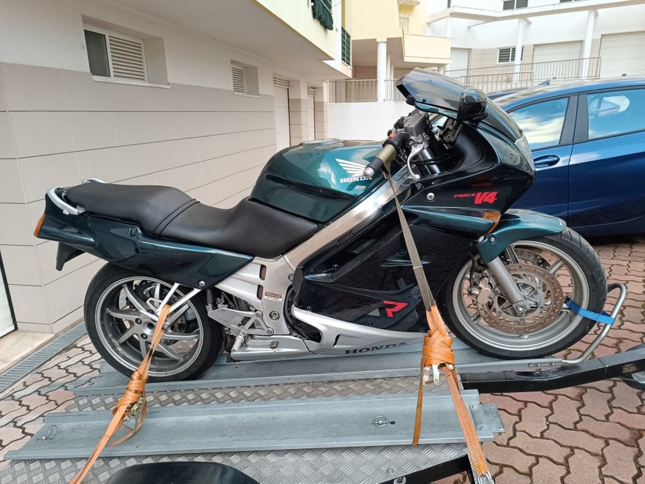 Transporte de motas serviço de reboque aluguer atrelado