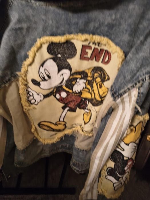 Camisolas e kispos marca chocolate tem Disney