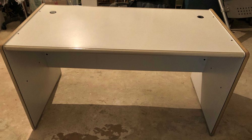 Várias secretárias de escritório + 5 cadeiras