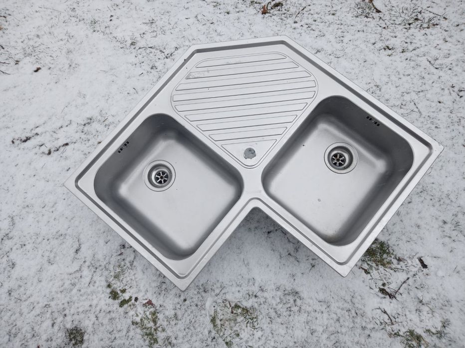 Narożny zlewozmywak