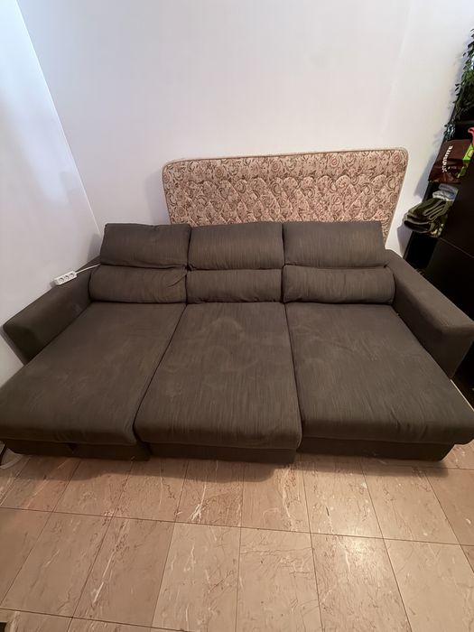 Sofa  cama usado com espaco de armazanamento