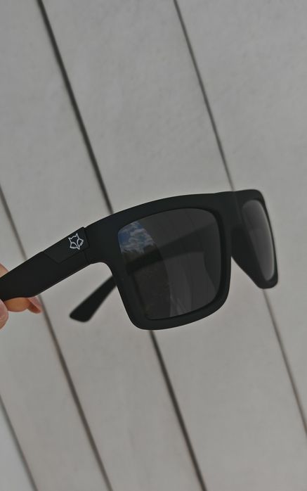 Nowe eleganckie okulary przeciwsłoneczne marki Fox z filtrem uv400