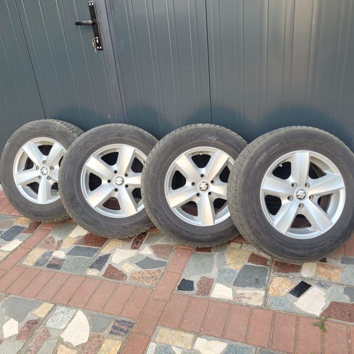 Opony zimowe z alufelgami 215/70R16
