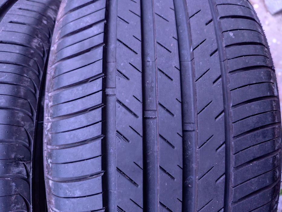 2 pneus 225/55/16 um com 600km e outro semi novo