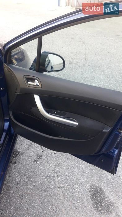 Автомобіль Пежо 308