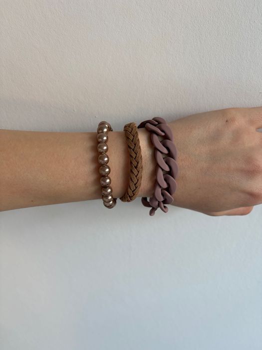 Zestaw biżuterii bransoletki kolczyki naszyjnik