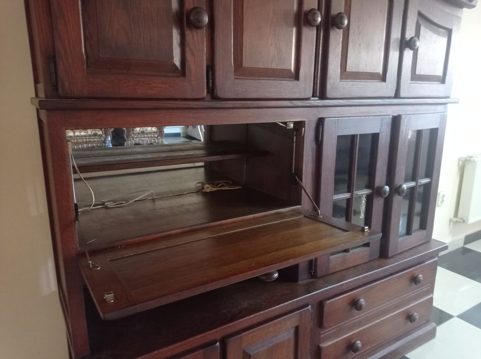 Продам Стінку дубову в хорошому стані