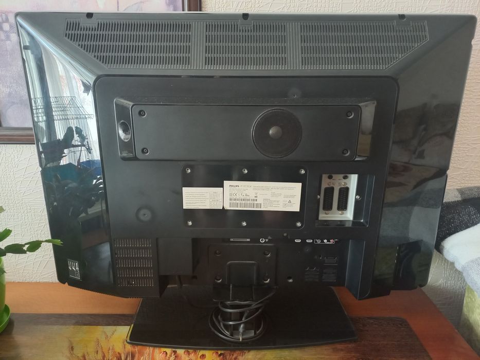 Телевизор Philips и LG