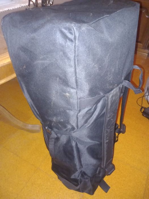 Usado 3 ou 4 vezes. Como novo. Troco por pc portátil  a funcionar.