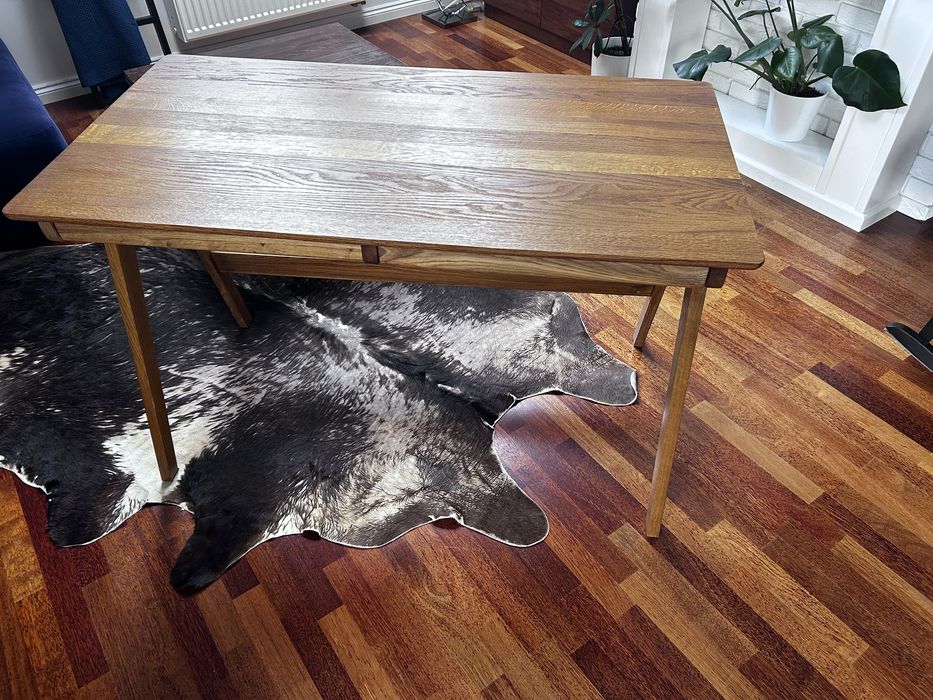 Drewniane biurko z szufladami