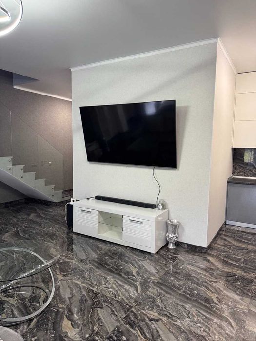Оренда сучасного будинку 180м² — котеджне містечко «Щастя», Жуляни (Солом'янський р-н)