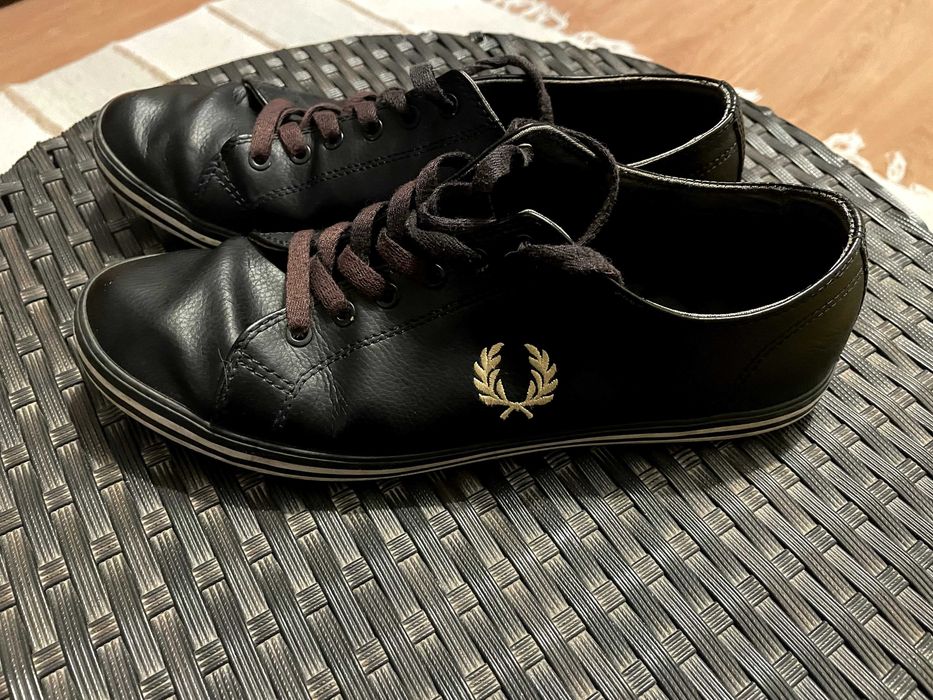 Fred Perry Kingston (Preto)(42)