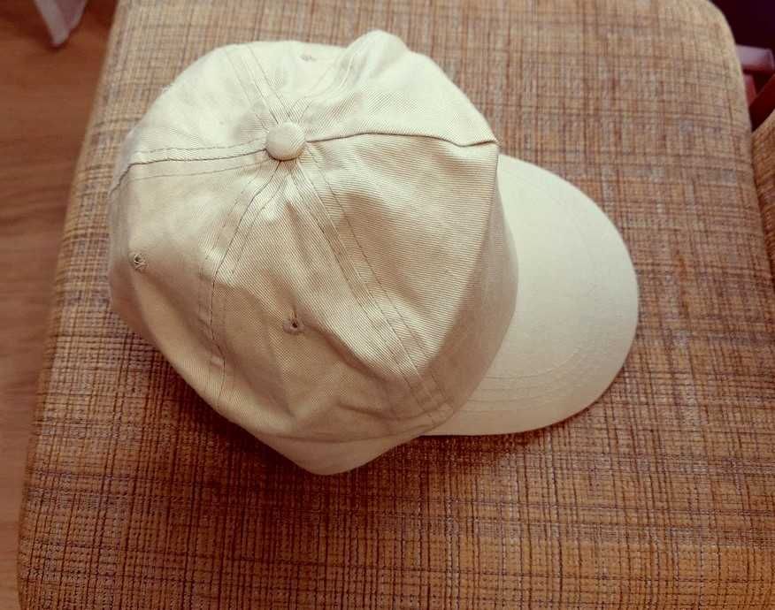 Czapka z daszkiem beżowa baseball
