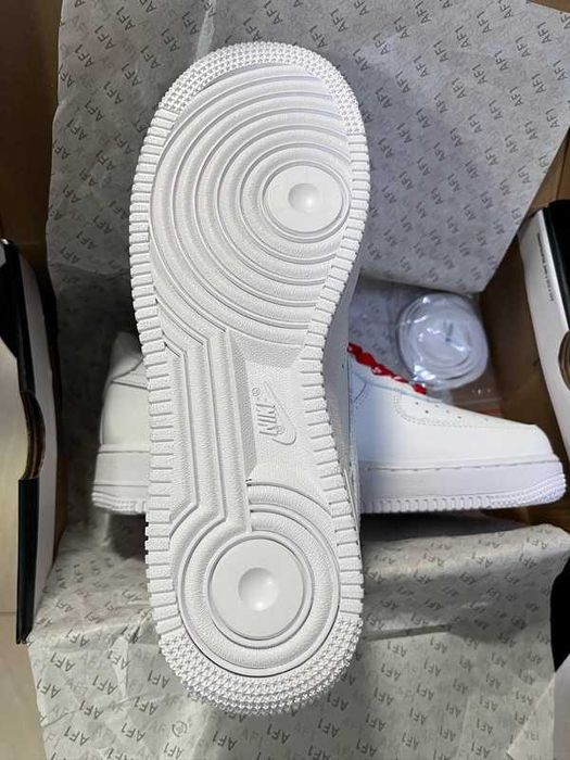 Nike Air Force 1 Low Supreme White R.40