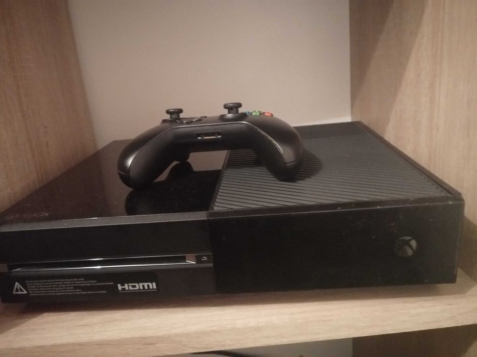 Sprzedam Konsolę Xbox One S 400GB + Pad + 10 Gier np. RD2, Jedi FO