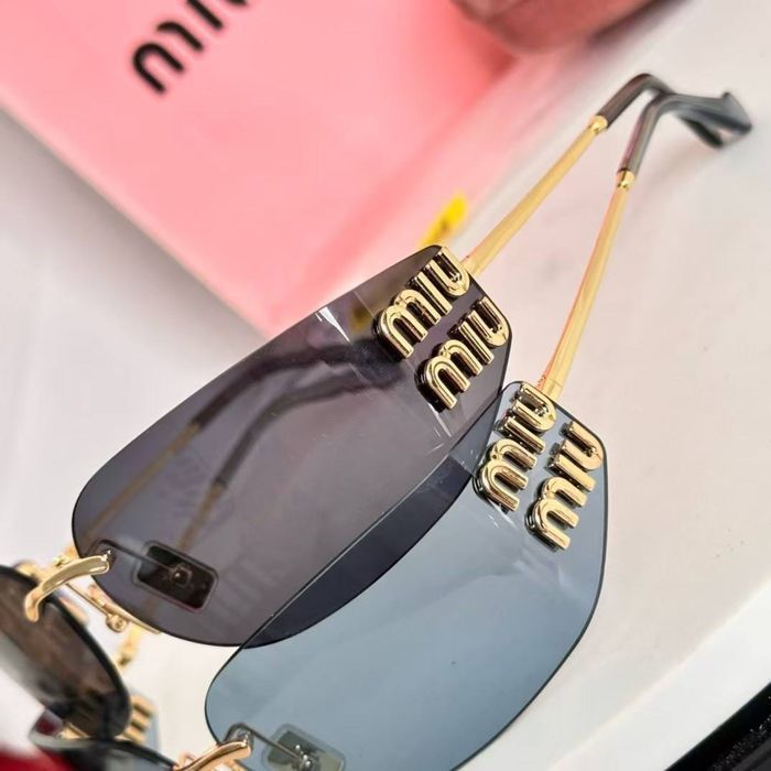 Жіночі сонцезахисні окуляри miu miu SMUA51S