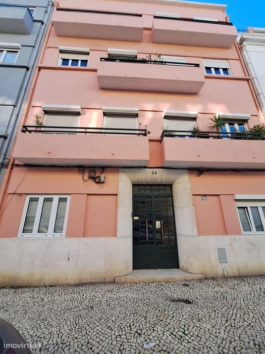 Apartamento T2 para arrendamento em Campo de Ourique