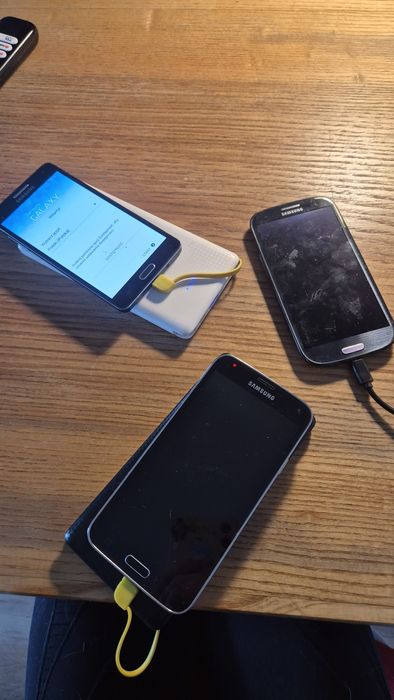 Trzy samsungi A5 S3 S5