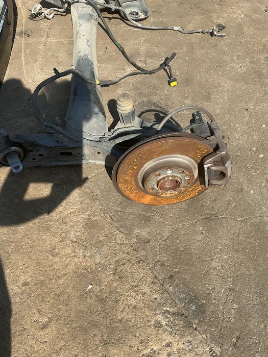 Eixo traseiro peugeot 3008 1.2 gasolina de disco ano 2019