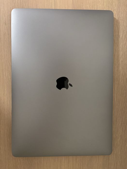 MacBook Pro 15.4" Retina, Intel i9, 16 GB, SSD 512 GB, Radeon Pro 560X64738880112385124