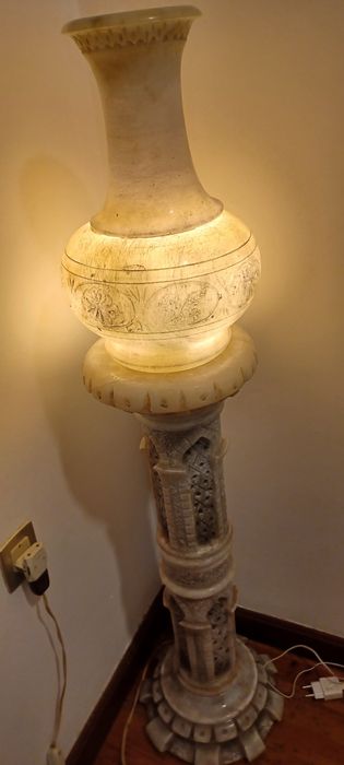 Coluna decorativa marmore com iluminação-1,20×0,30