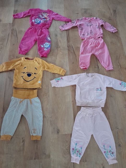 Zestaw kompletów dresowych dziewczynka r80