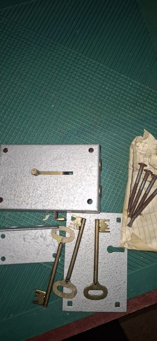 Гаражный замок жёлтые воды