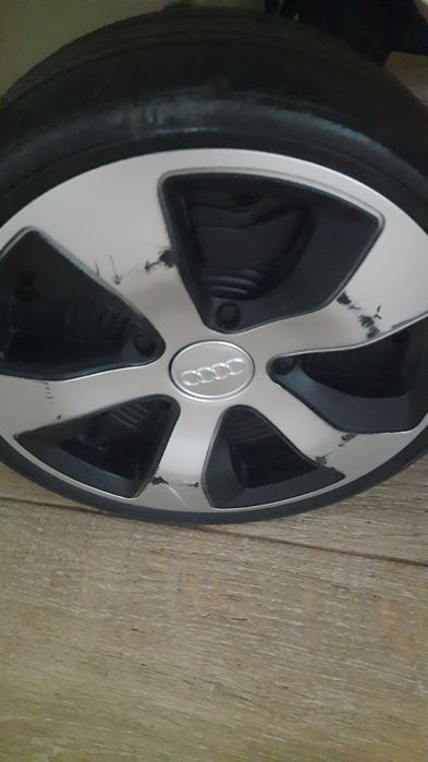 Електромобіль Audi Q7