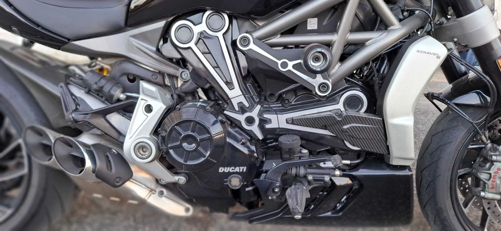 Ducati XDiavel S com suportes e malas Hepco & Becker