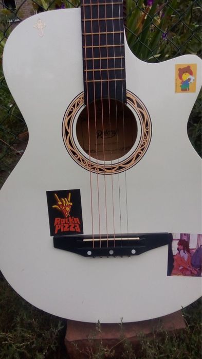 Гітара шисти струна