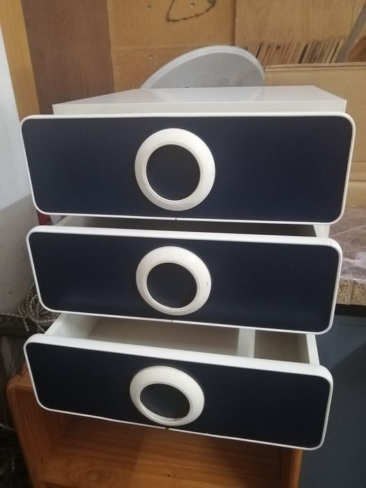 Mesa cabeceira azul branca