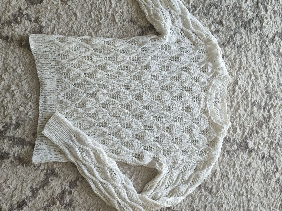 Ażurowy sweterek