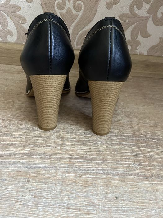 Продам жіночі туфлі