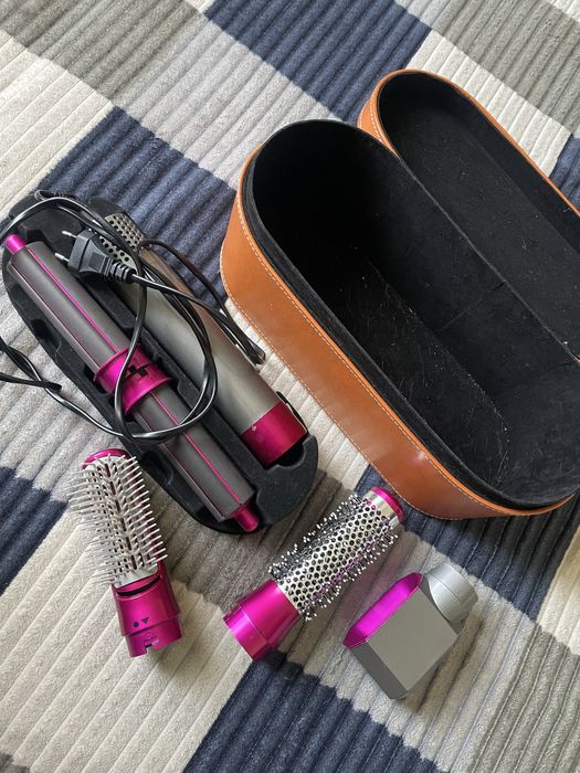 Дайсон б/у, ідеальний стан, повний комплект, 5 насадок, без пошкодженя