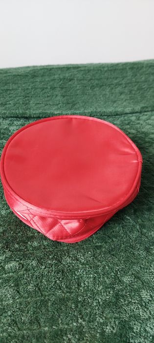 Kosmetyczka czerwona okrągła