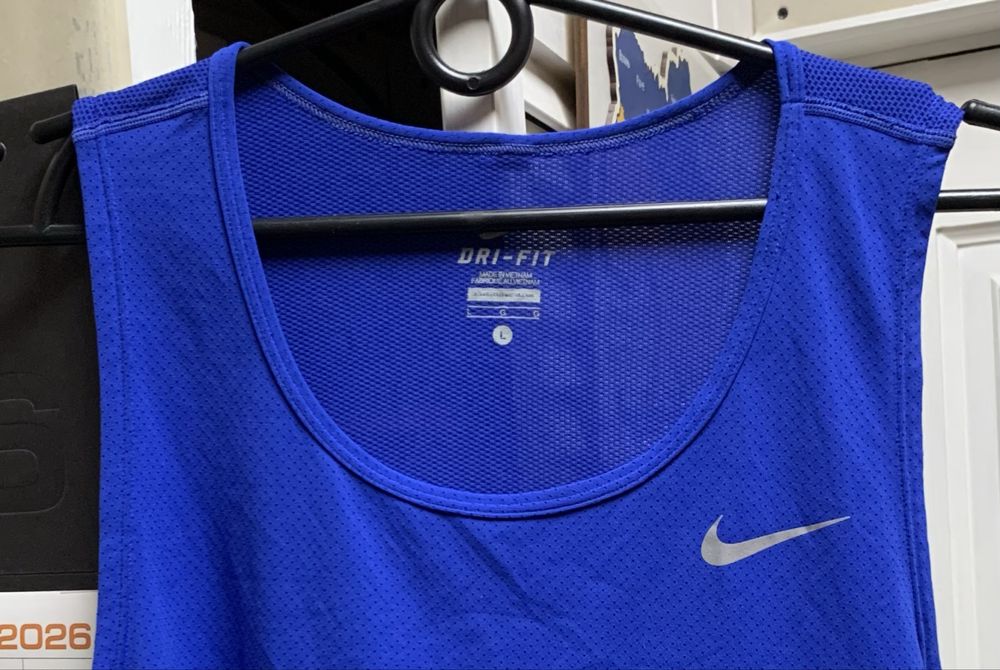 майка Nike з технологією Dri-FIT оригінал нова L
